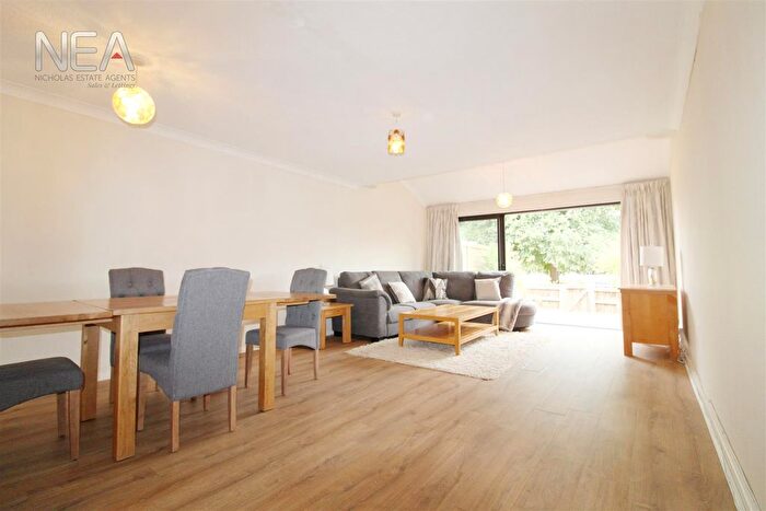 4 Bedroom Town House To Rent In Cardinal Close, Caversham, Reading, RG4