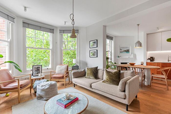2 Bedroom Flat To Rent In Prince Of Wales Drive, London, SW11