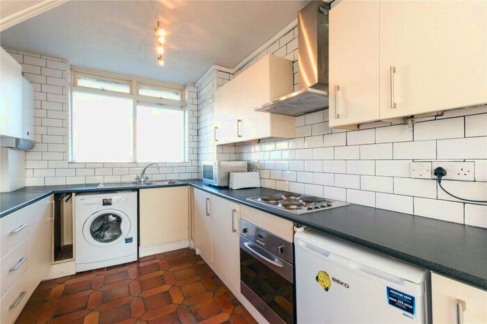 3 Bedroom Apartment To Rent In Buckland Street, Hoxton, London, N1