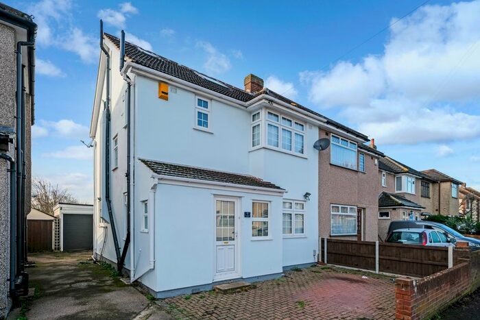 4 Bedroom Semi-Detached House To Rent In St. Andrews Avenue, Hornchurch, RM12