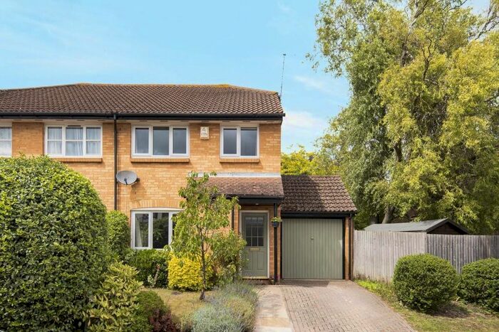 3 Bedroom Semi-Detached House To Rent In Broad Hinton, Twyford RG10