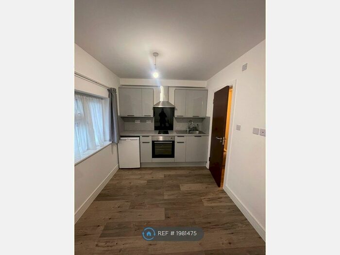 Studio To Rent In Mitchell Road, London, N13