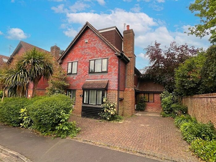 5 Bedroom Detached House To Rent In Crowntree Close, Isleworth, TW7