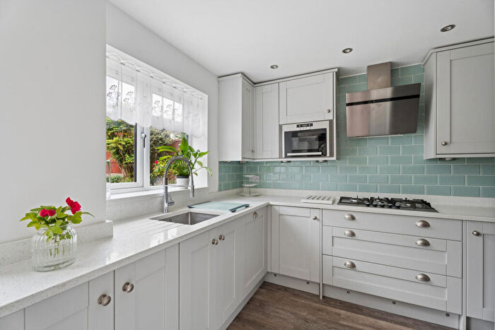 3 Bedroom Semi-Detached House For Sale In Shepherds Close, Harlington, LU5