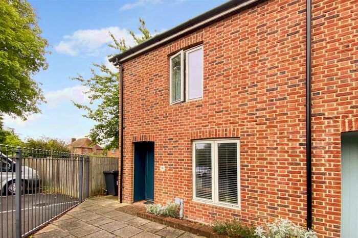 2 Bedroom House To Rent In Otway Road, Chichester, PO19