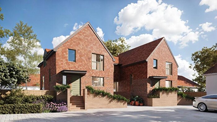 3 Bedroom Link Detached House For Sale In Central Liss, GU33
