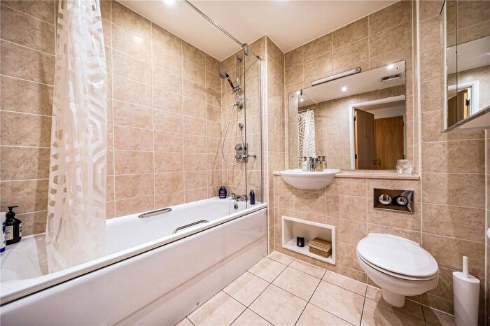 1 Bedroom Apartment For Sale In Queensland Road, London, N7