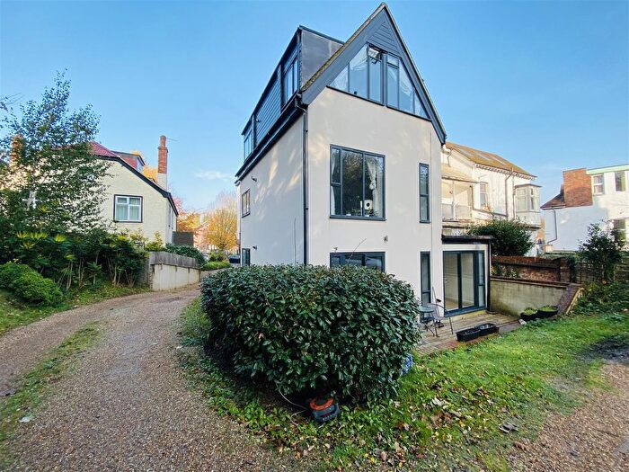 2 Bedroom Flat To Rent In Normanton Road, South Croydon, CR2