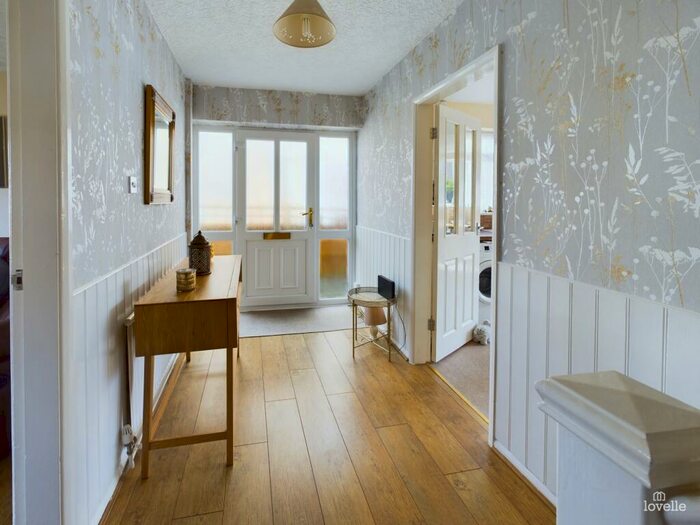 3 Bedroom Semi-Detached House For Sale In Whitfield Road, Scunthorpe, DN17