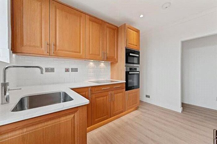 3 Bedroom Apartment For Sale In Finchley Road, London, NW3