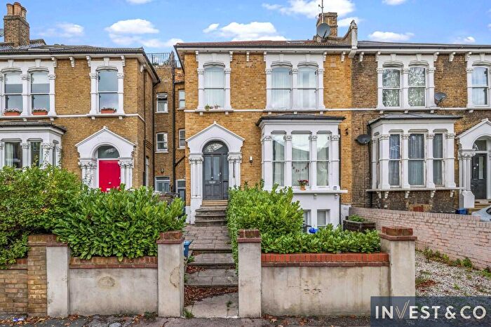 2 Bedroom Apartment To Rent In Evering Road, London, E5