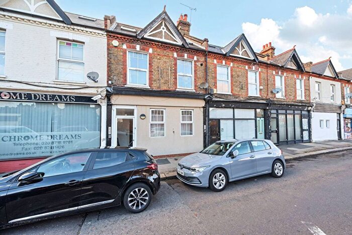 2 Bedroom Flat To Rent In Seaforth Avenue, Motspur Park, New Malden, KT3