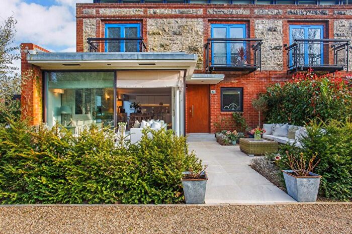 2 Bedroom Flat For Sale In Four Ashes Road, Cryers Hill, HP15