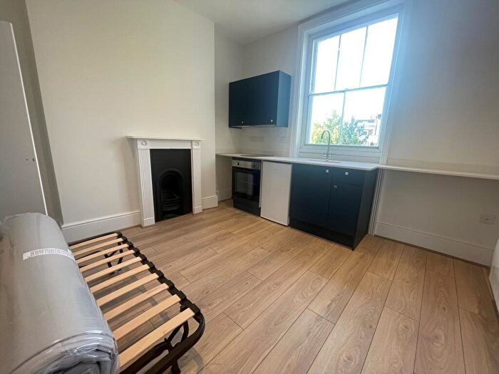 Flat To Rent In Mornington Crescent, Camden, NW1