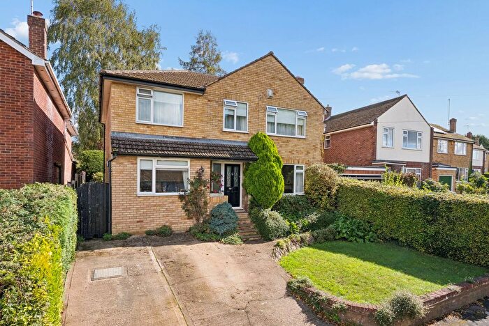 4 Bedroom Detached House For Sale In Sunters Wood Close, High Wycombe, HP12