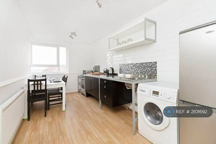 2 Bedroom Maisonette To Rent In Dowson House, London, E1