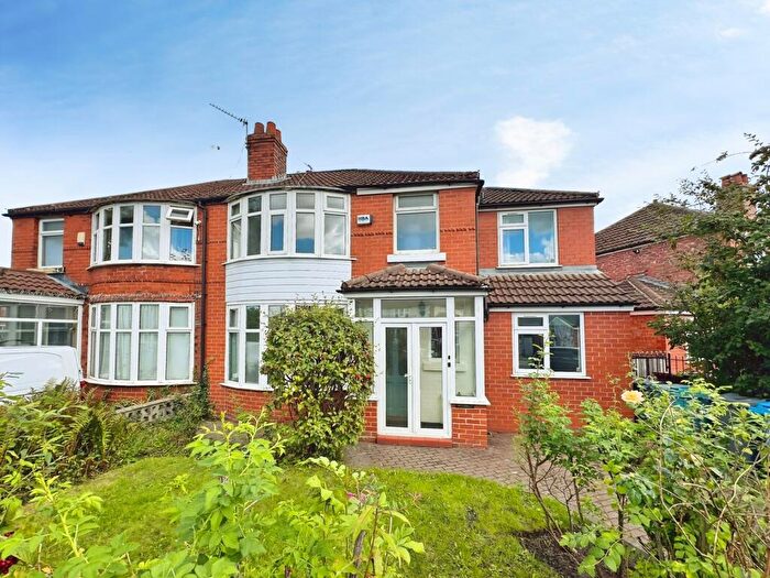 6 Bedroom Semi-Detached House For Sale In Yew Tree Road, Fallowfield, Manchester, M14