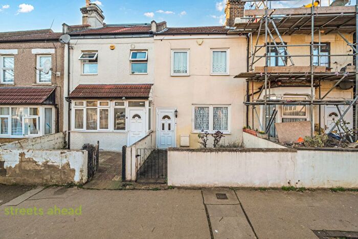 3 Bedroom Terraced House For Sale In Dennett Road, Croydon, CR0