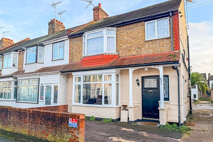 1 Bedroom Flat For Sale In Central Avenue, Southend-On-Sea, SS2