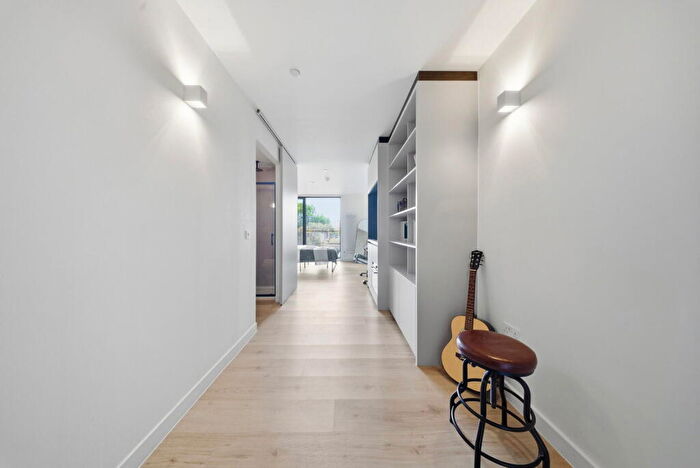 Studio To Rent In Greenhill Way, Harrow, HA1