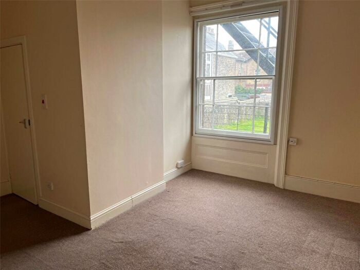 1 Bedroom Flat To Rent In Kirkley Cliff, Lowestoft, Suffolk, NR33