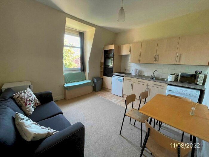 2 Bedroom Flat To Rent In Bedford Road, Top Floor Left, Aberdeen, AB24