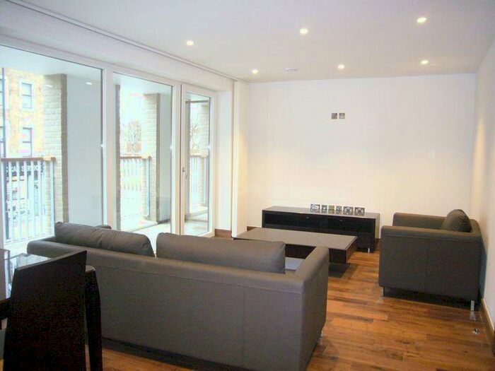 2 Bedroom Flat To Rent In Stephen Court, Diss Street, Shoreditch, E2