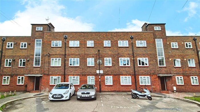 3 Bedroom Apartment For Sale In Rigby Close, Croydon, CR0