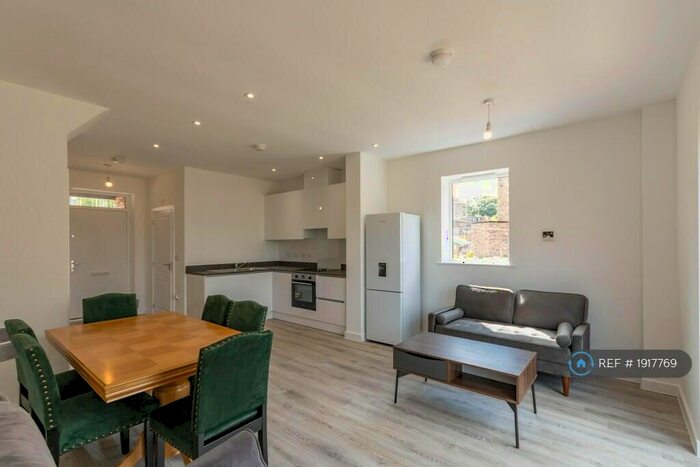 2 Bedroom End Of Terrace House To Rent In Bird Close, Birmingham, B12