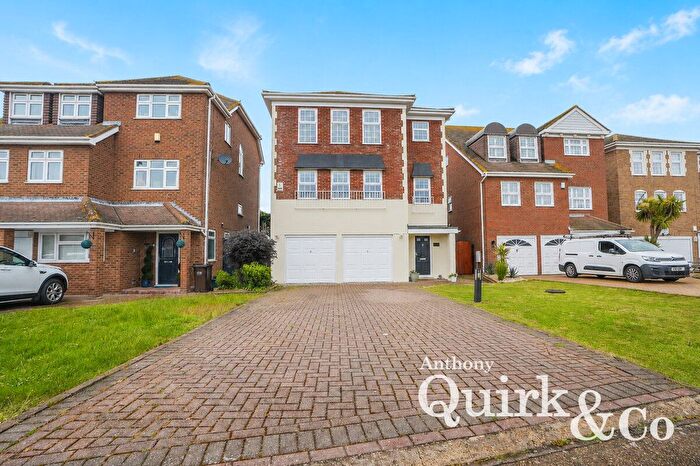 5 Bedroom Detached House For Sale In Silverpoint Marine, Canvey Island, SS8