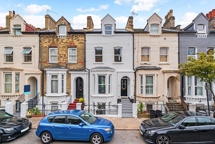 3 Bedroom House For Sale In Windermere Road, London, N19