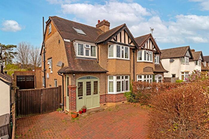 4 Bedroom Semi-Detached House For Sale In Woodland Drive, St. Albans, AL4