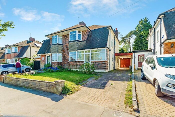 3 Bedroom Semi-Detached House For Sale In Palace View, Croydon, CR0