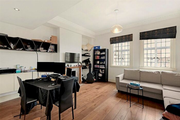 2 Bedroom Flat To Rent In Chiltern Court, Baker Street, London, NW1