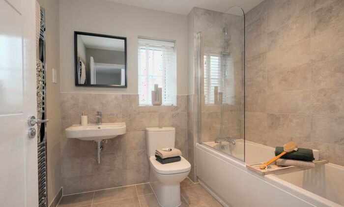 4 Bedroom Detached House For Sale In The Willows, Bedford, MK40