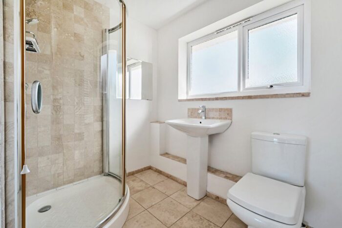 4 Bedroom Detached House For Sale In Amberley Drive, Twyford, Reading, Berkshire, RG10