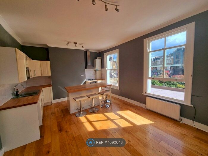 2 Bedroom Flat To Rent In Victoria Park Road, London, E9