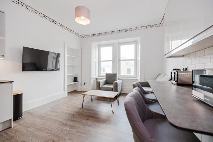 3 Bedroom Flat To Rent In P – Orwell Place, Edinburgh, EH11