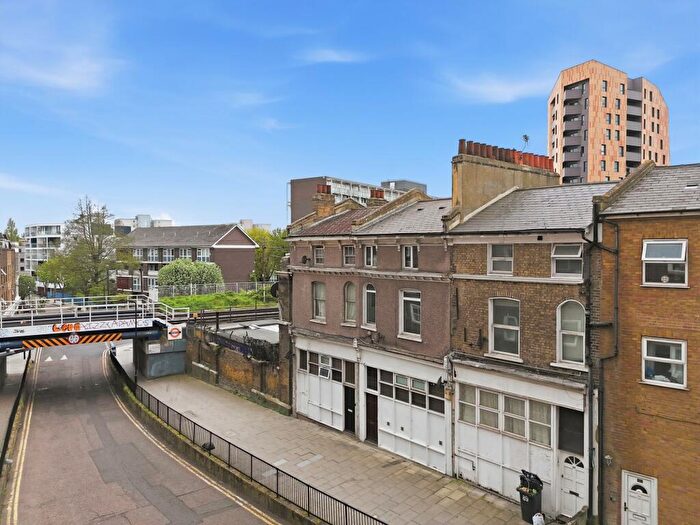 2 Bedroom Maisonette For Sale In Barnabas Road, London, E9