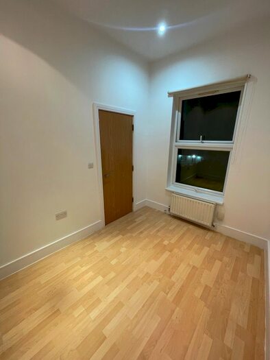 1 Bedroom Flat To Rent In Norbury Avenue, Thornton Heath, CR7