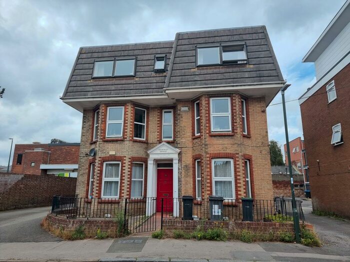 2 Bedroom Flat To Rent In Waterloo Road, Bournemouth, BH9