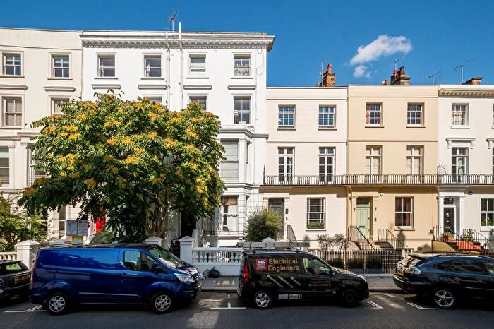 2 Bedroom Flat To Rent In Campden Grove, London, W8