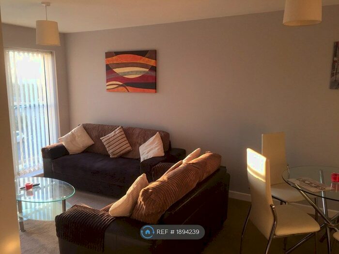 2 Bedroom Flat To Rent In Ladywell Point, Salford, M50
