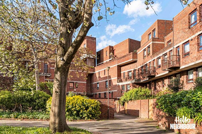 4 Bedroom Maisonette To Rent In More Close, St Pauls Court, W14