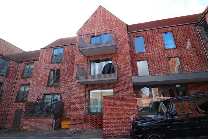 2 Bedroom Flat To Rent In Chelmsford Road, Brentwood, CM15