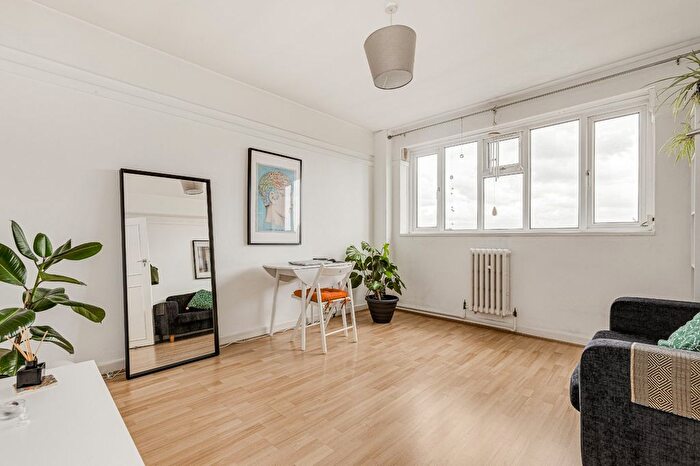 1 Bedroom Flat To Rent In Sandhurst Court, Acre Lane, SW2