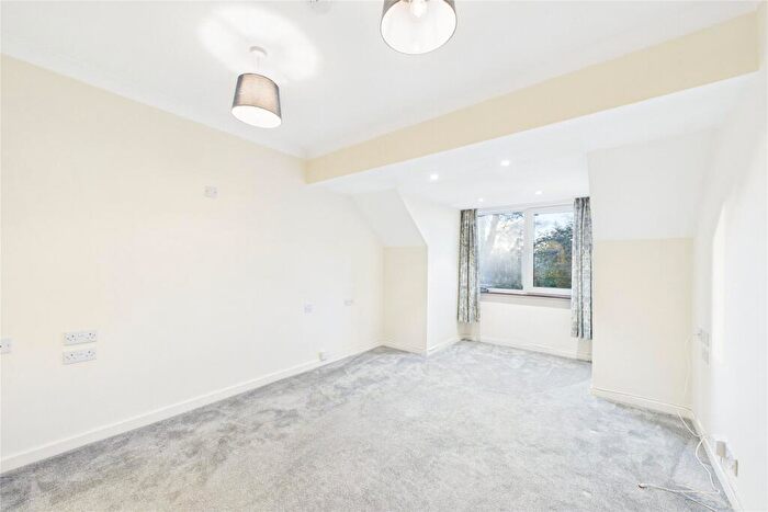 1 Bedroom House To Rent In High Street, Sandhurst, Berkshire, GU47