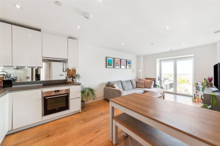 1 Bedroom Flat To Rent In St. Luke's Avenue, London, SW4