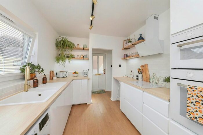 2 Bedroom Flat To Rent In St. James Close, Norwich, NR3