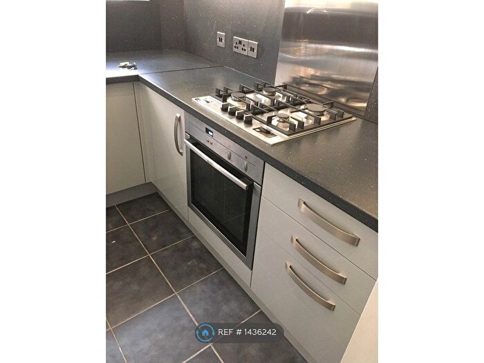 2 Bedroom Flat To Rent In Castlebar Park, London, W5